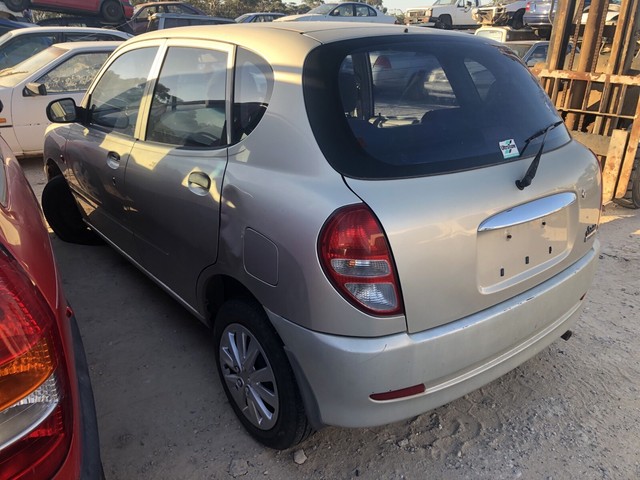 Daihatsu sirion 2002