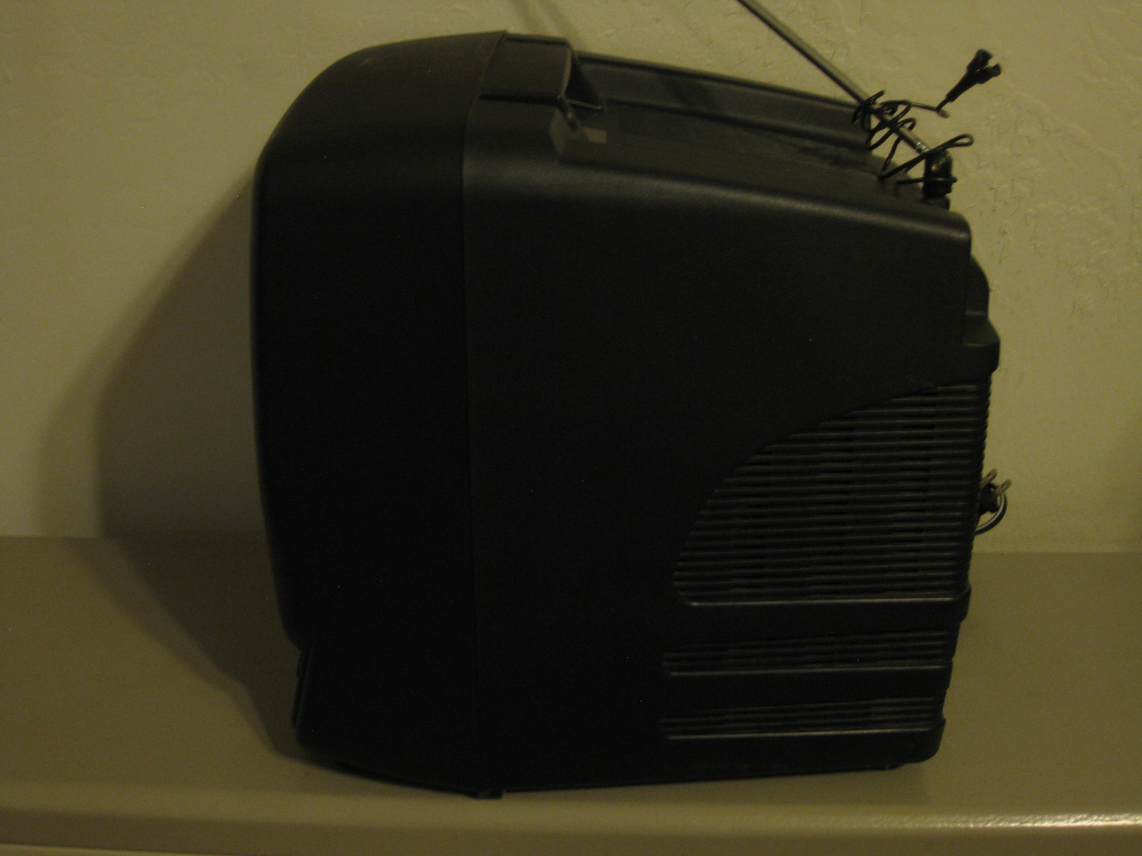 Philips Magnavox CCA092AT 9” Color Gaming CRT TV/VCR VHS Combination Combo