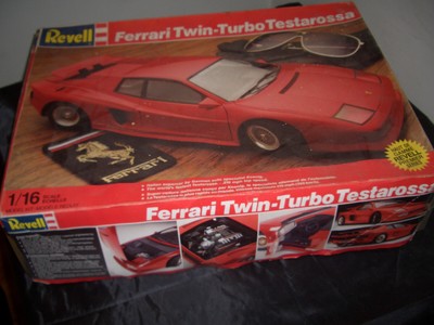 REVELL FERARRI TWIN-TURBO TESTAROSSA MODEL KIT 1/16 SCALE