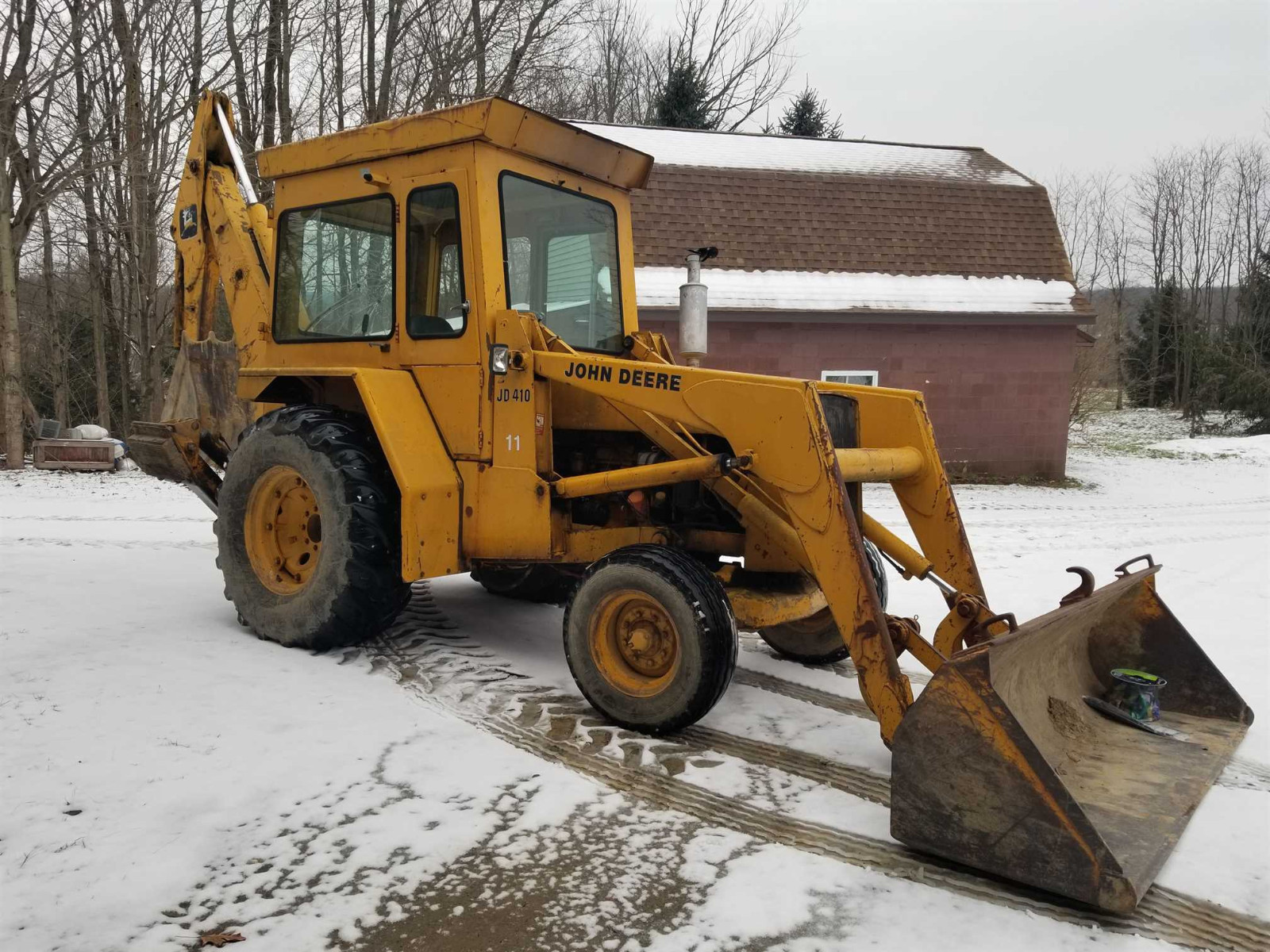 John Deere 410 Backhoe Loader, runs & drives 24