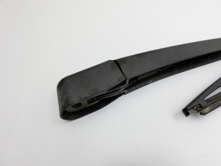 Opel Adam M13 12-19 Heckwischer Scheibenwischer Hinten Wischarm Opel Adam M13 12-19 04.10.2013 gebraucht Vorschau 5
