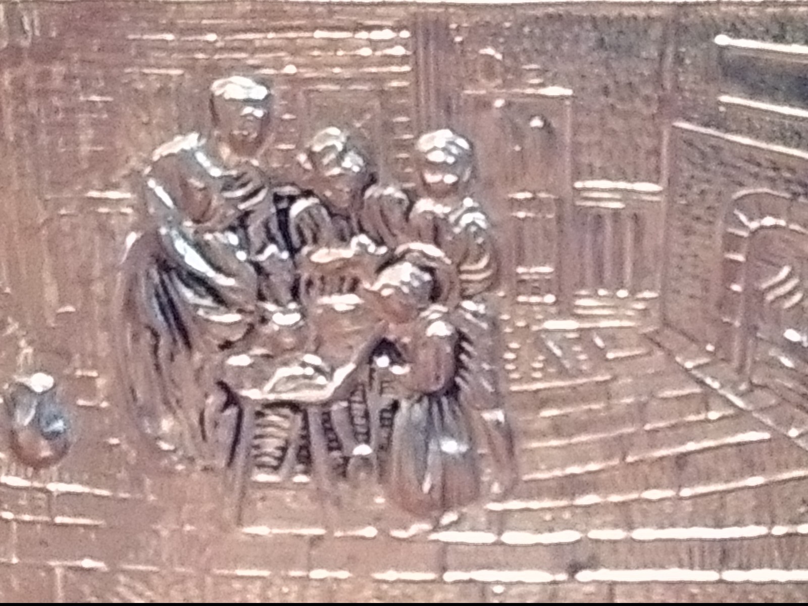 VINTAGE 1970'S BRASS/WOOD  TINDER/FIRE BOX WITH HAMMERED DESIGN 23X15X15