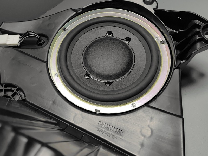 Used 2019-2022 Honda Pilot Rear Subwoofer Sub Woofer Speaker Bass Box OEM