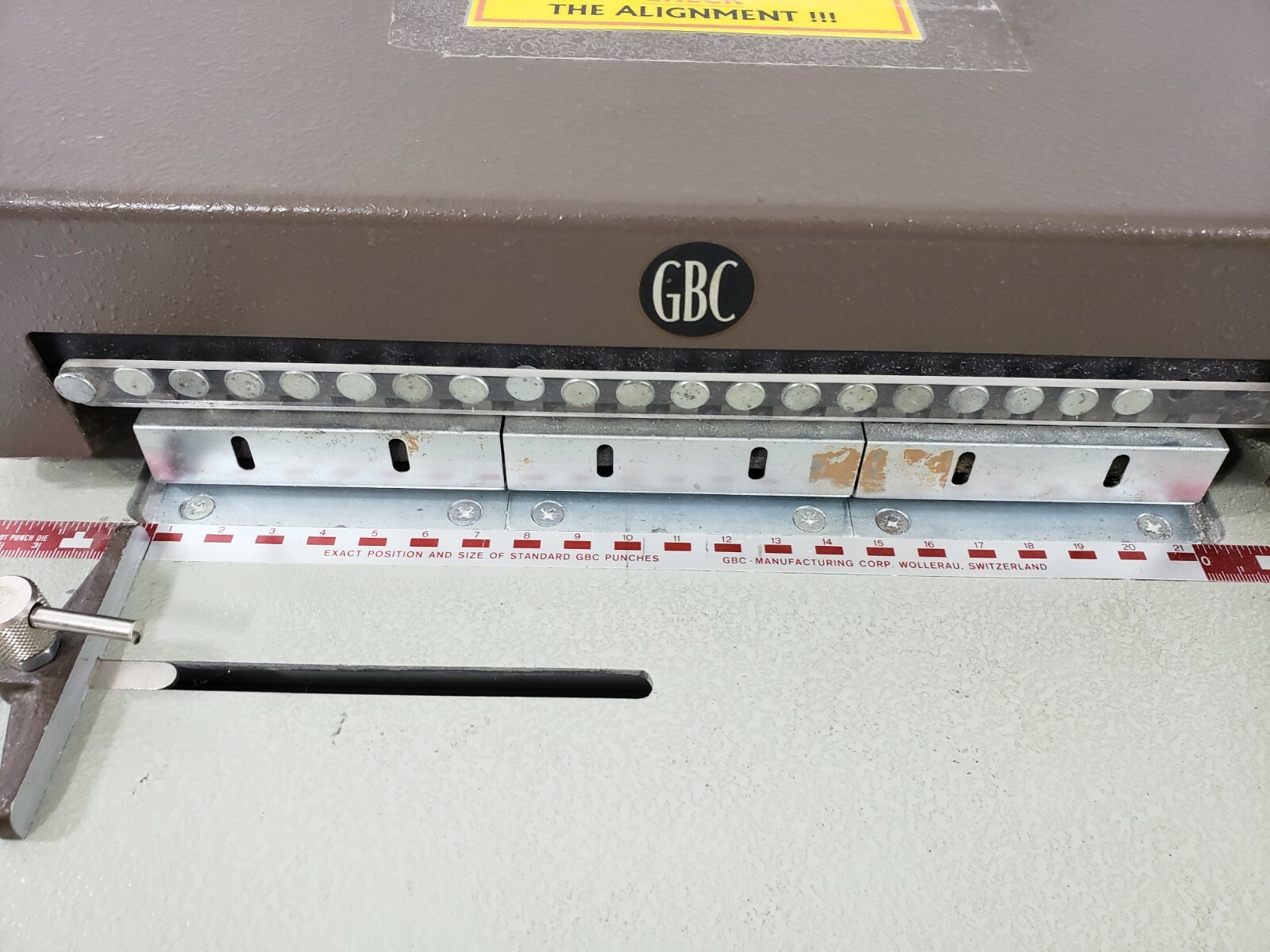 GBC 180 PM Comb Hole Punch General Binding Corporation w/ Foot Petal WORKS GREAT