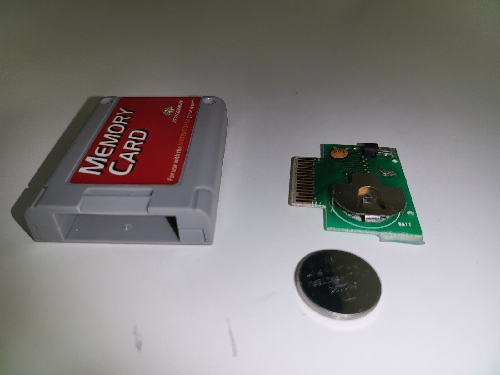 NEW RED LABEL 256K MEMORY CARD for N64 W/EXCHANGEABLE CR2032 NEW RED LABEL 256K MEMORY CARD for N64 W/EXCHANGEABLE CR2032