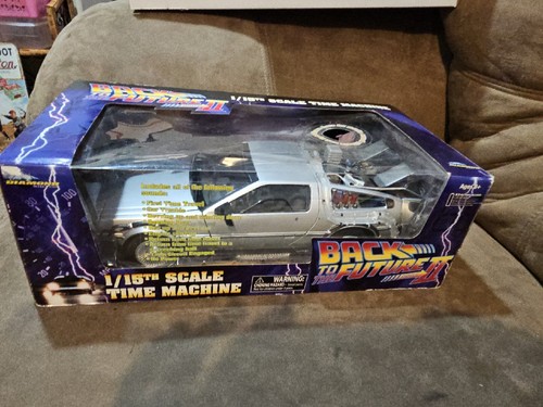 1/15 BACK TO THE FUTURE Ⅱ TIME MACHINE Back to the Future 2 'Time Machine' (1/6 Scale) Pre-order