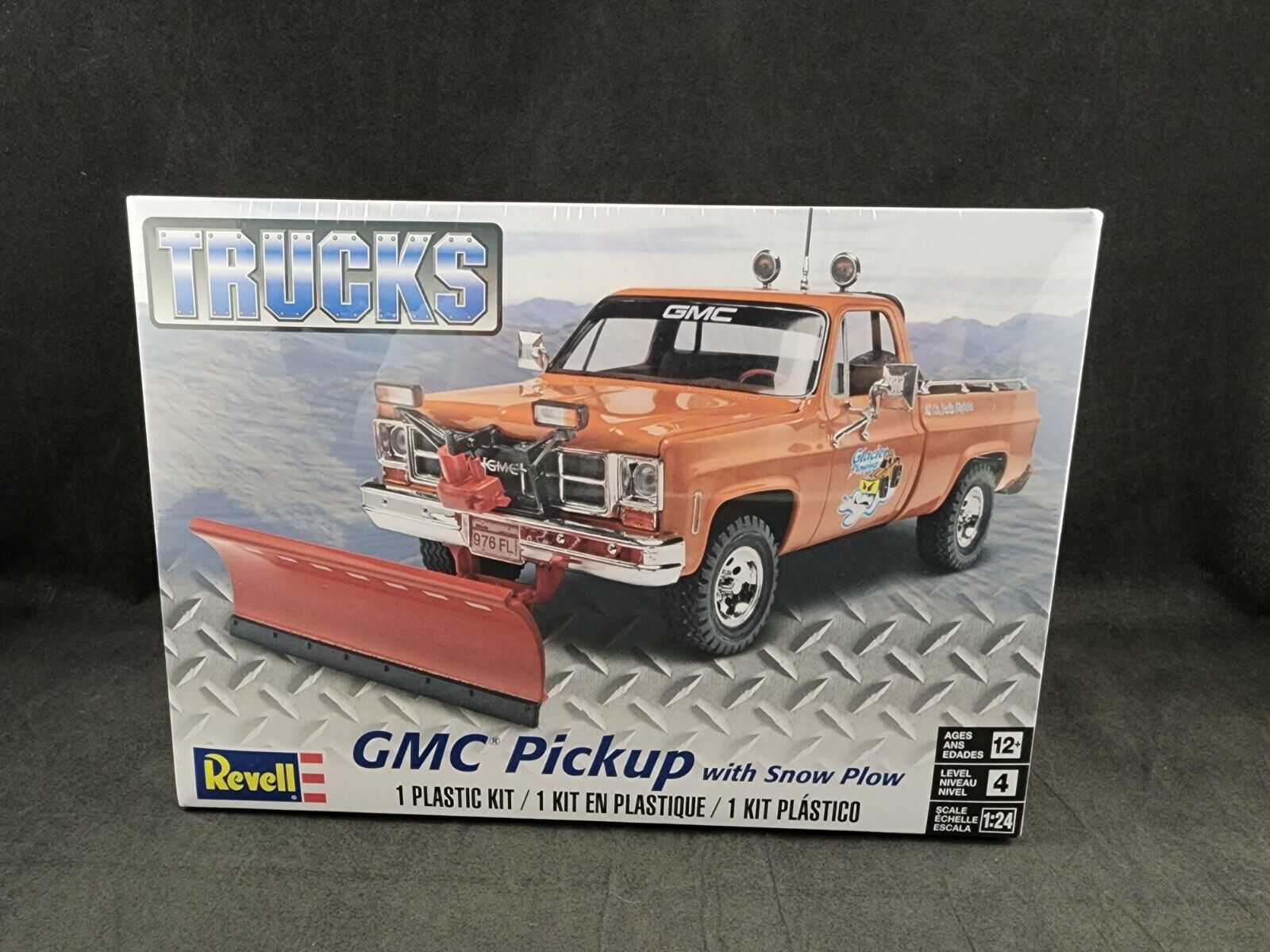 Revell GMC Pickup with Snow Plow 1:24 Scale Plastic Model Kit 85-7222 NIB Revell GMC Pickup with Snow Plow 1:24 Scale Plastic Model Kit 85-7222 NIB