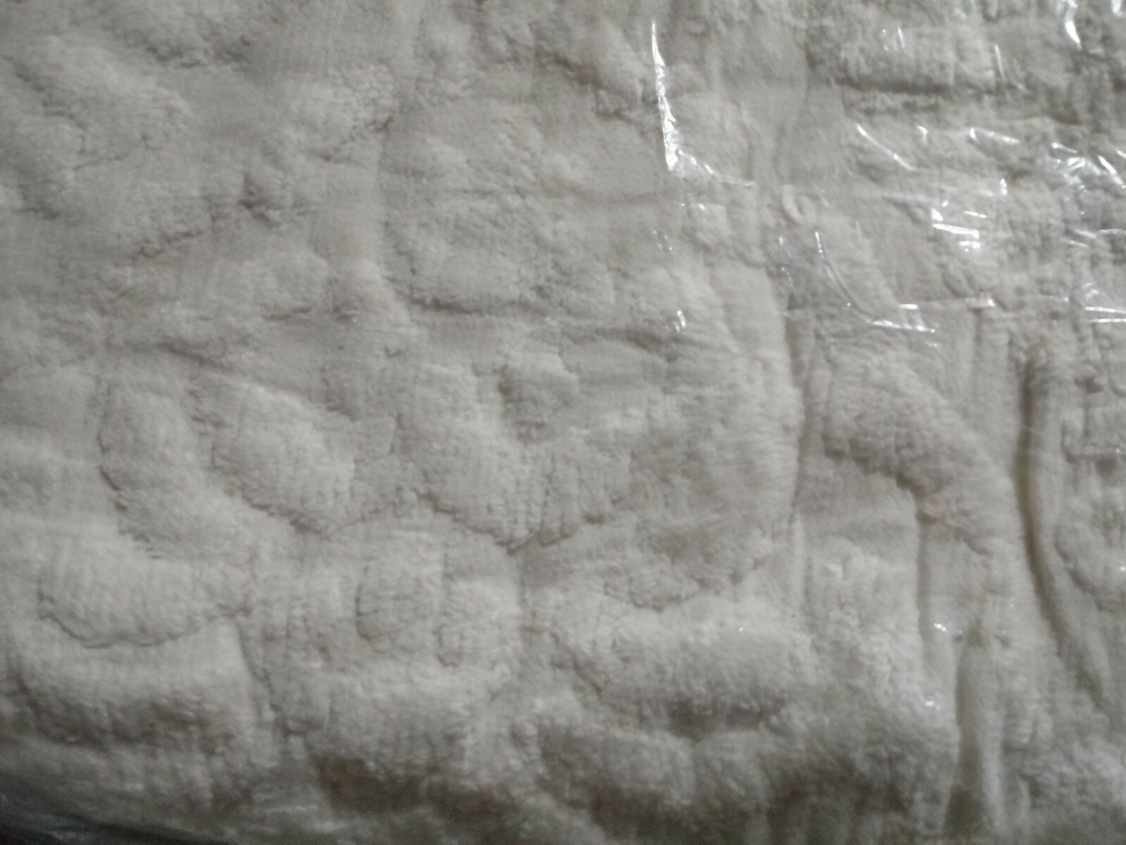 New Vintage Chenille Baroque Tufted Medallion Bedspread Blanket 96 x 106 NOS