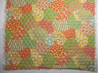 Vtg Granny Quilt Fabric 2.75 yds Wavery Glosheen Quilted Cotton Craft ca 1970