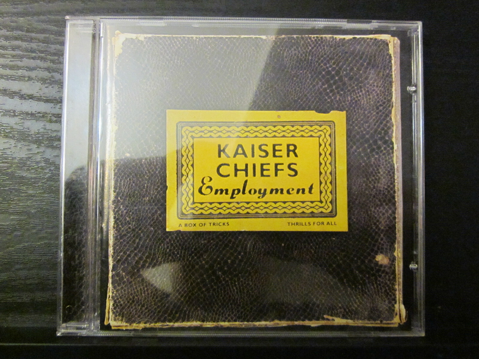 【KaiserChiefsカイザーチーフス】Employmentエンプロイメント Kaiser Chiefs Employment A Box Of Tricks Thrills For All T