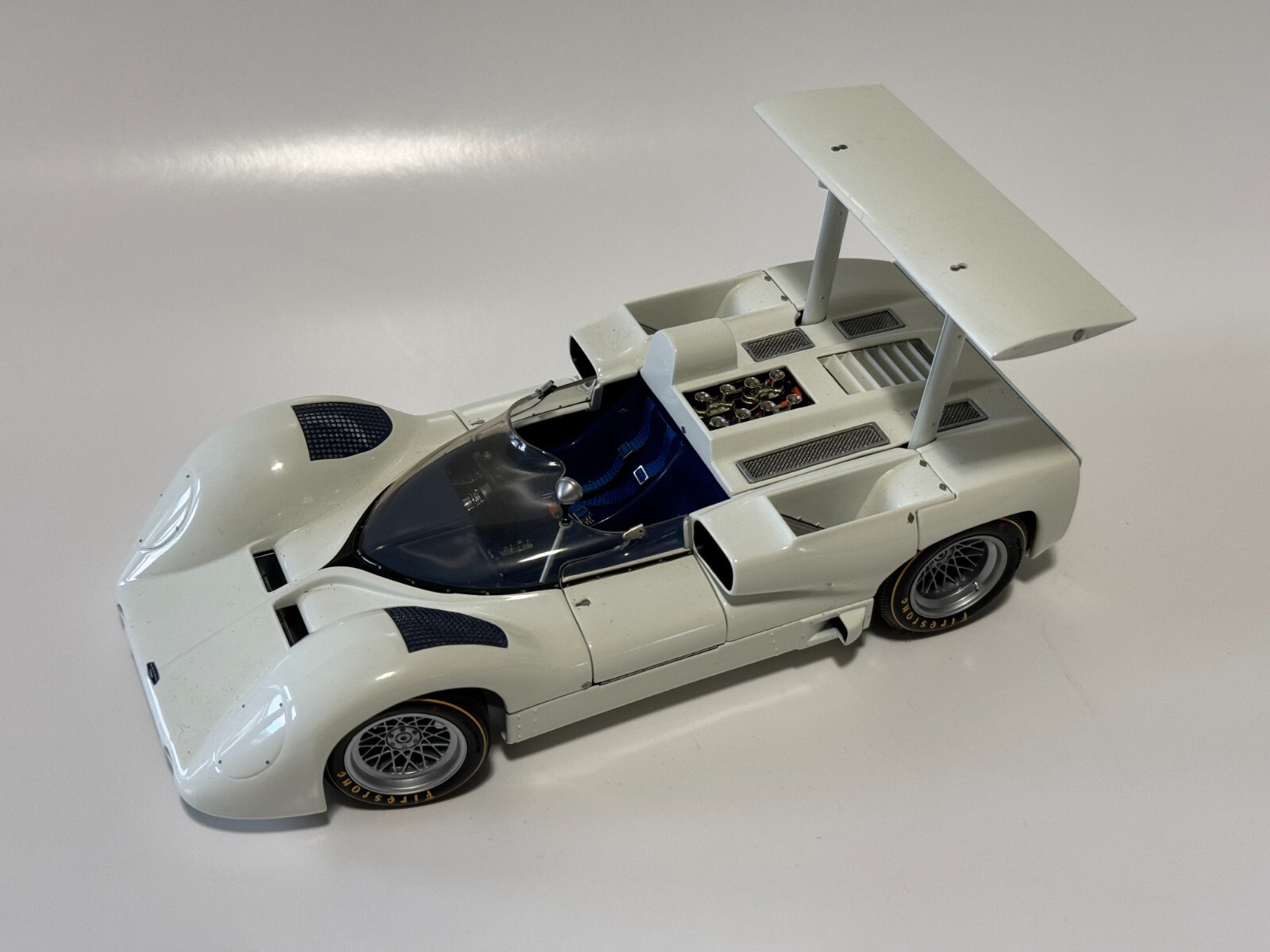 エグゾト RLG18196 1/18 サウバー メルセデス C9 エグゾト RLG18196 1/18 サウバー メルセデス C9 シャーシ