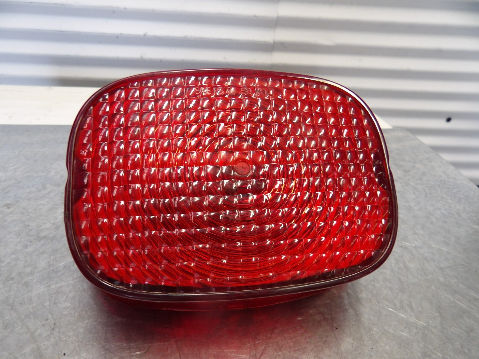 写真 00 Harley Dyna Super Glide FXD rear brake tail light 68369