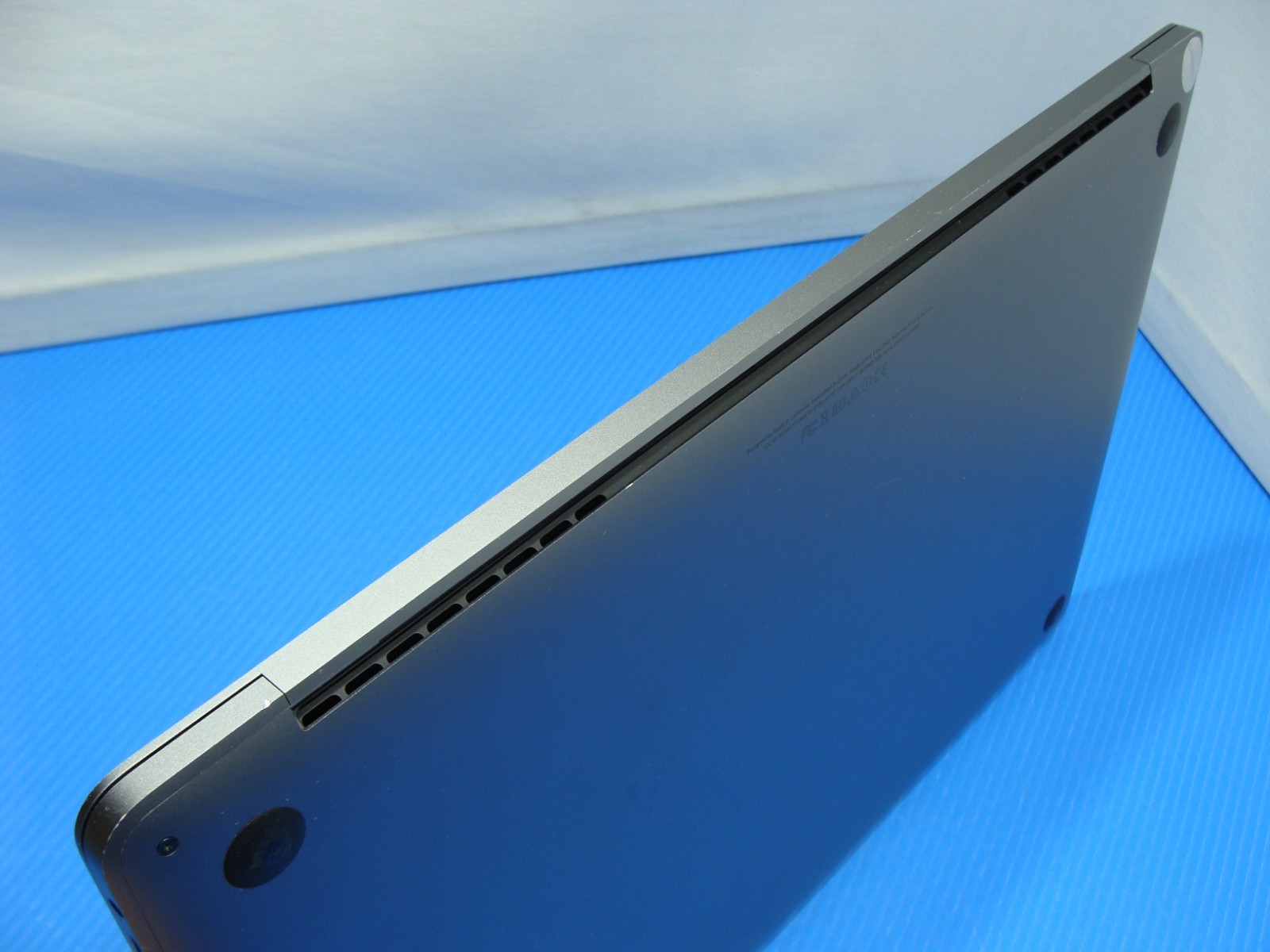 Apple MacBook Pro 15" Mid-2017 i7-7700HQ 16GB 256GB Radeon Pro 555 - Thumbnail 11