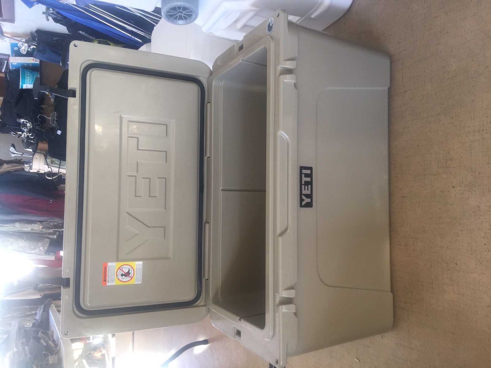 Yeti Cooler Tundra 65 Quart Desert Tan - YT65T