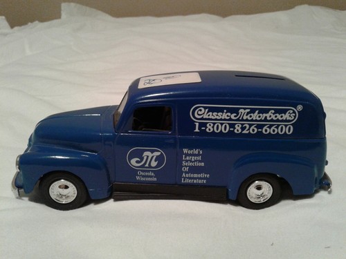 Classic Motorbooks 1951 GMC Panel Bank by Ertl