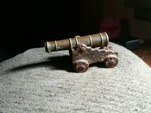Vintage Old Fort Henry Small Cast Iron & Brass Souvenir Toy Cannon