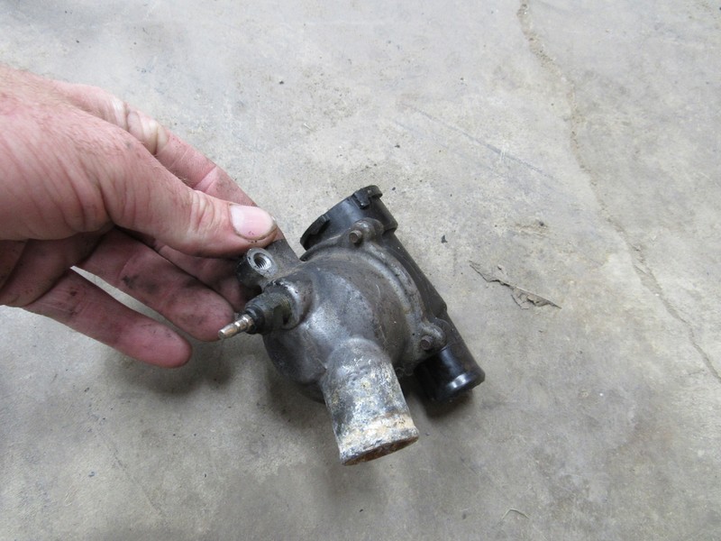 88-89 KAWASAKI NINJA 750R ZX 750 THERMOSTAT W HOUSING ASSEMBLY