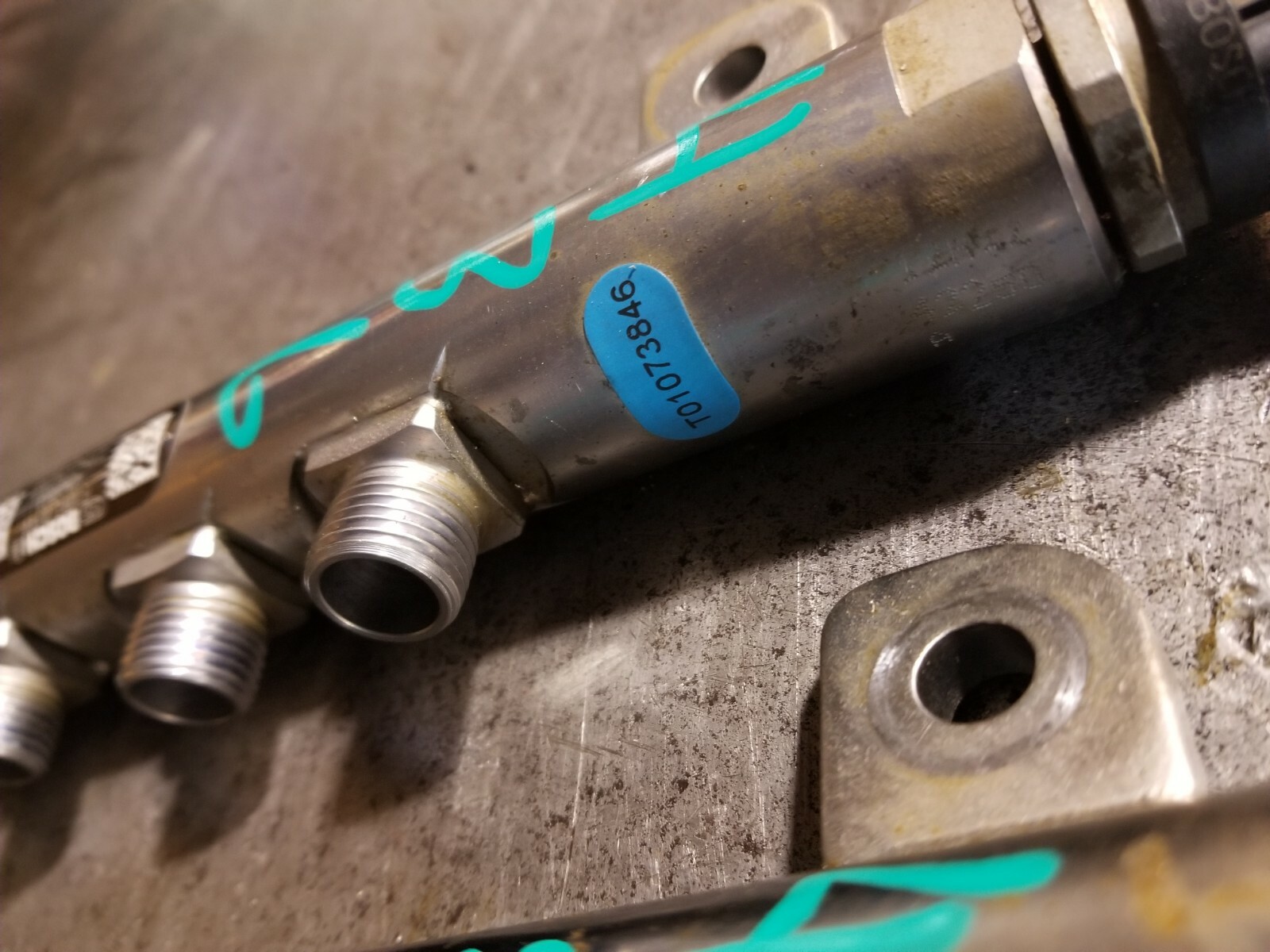 011 20112015 Duramax LML High Pressure Fuel Rails 12620532 12620533