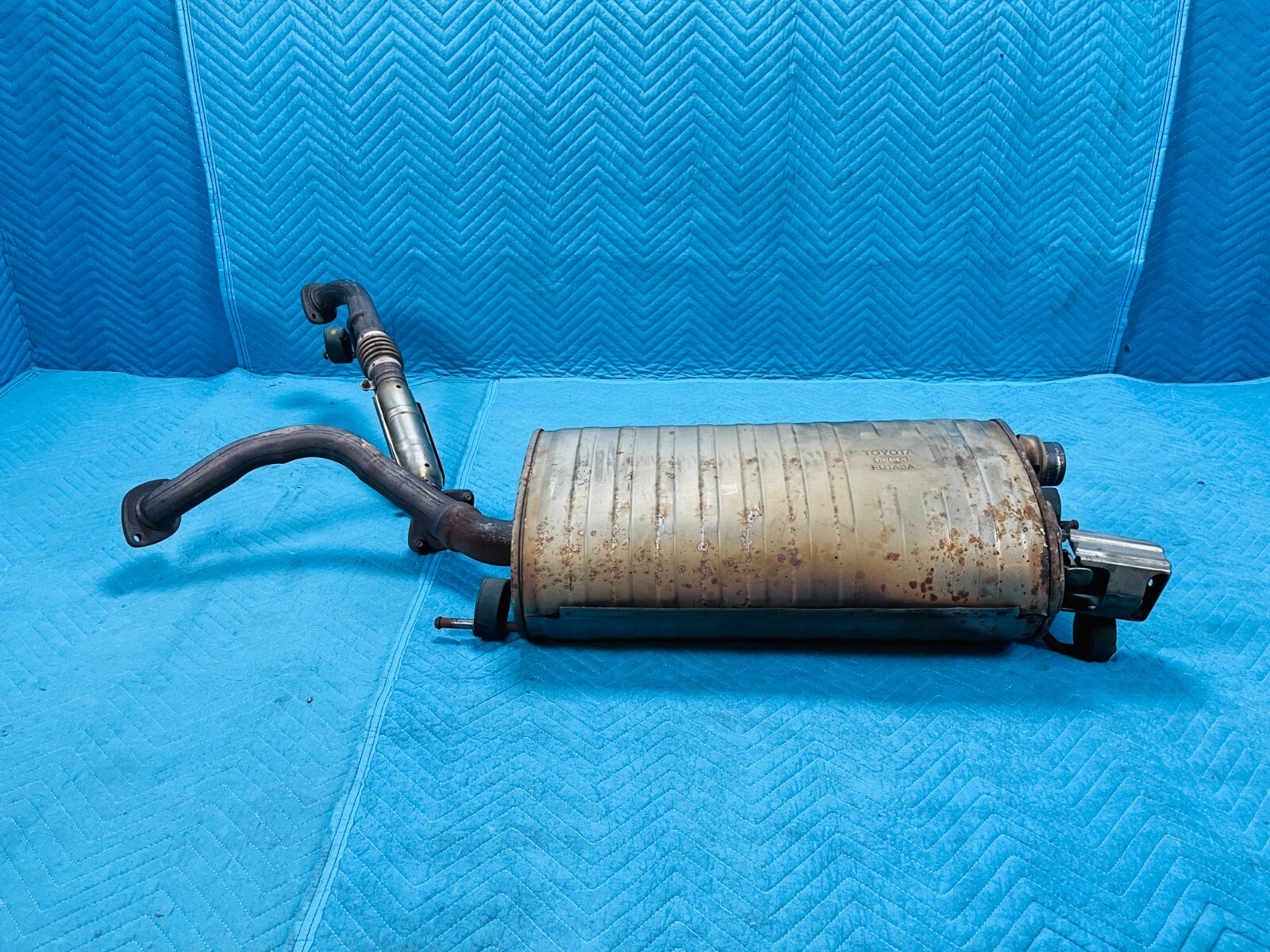 Lexus LX470 Center Muffler w/ Intermediate Pipe 1998-2007