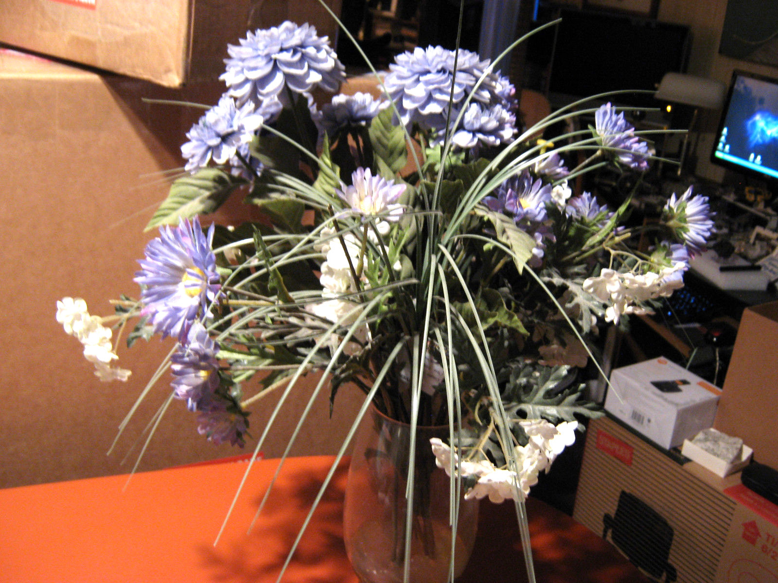 ARTIFICIAL SILK BLUE CARNATION FLOWER ARRANGEMENT w/ Glass Vase