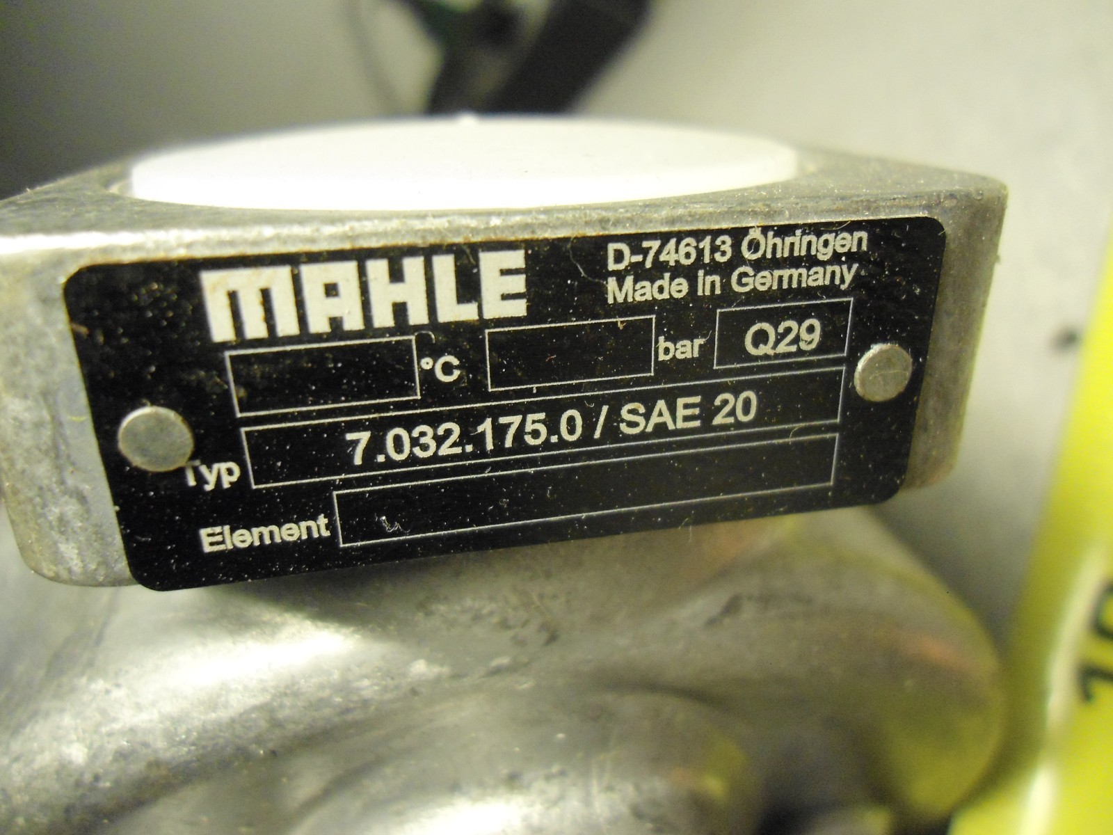 MAHLE 7.032.175.0/SAE20 Filter Housing with PI4145PS25/K197 Cartridge