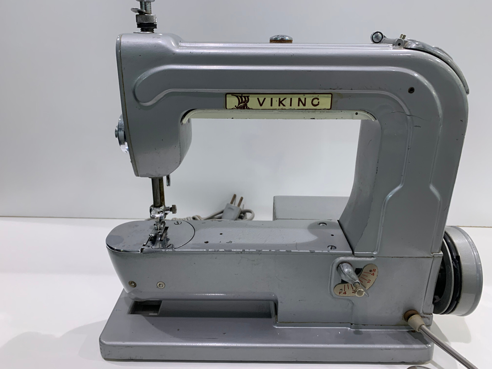VIKING National Sewing Machine MODEL N-50 vintage display