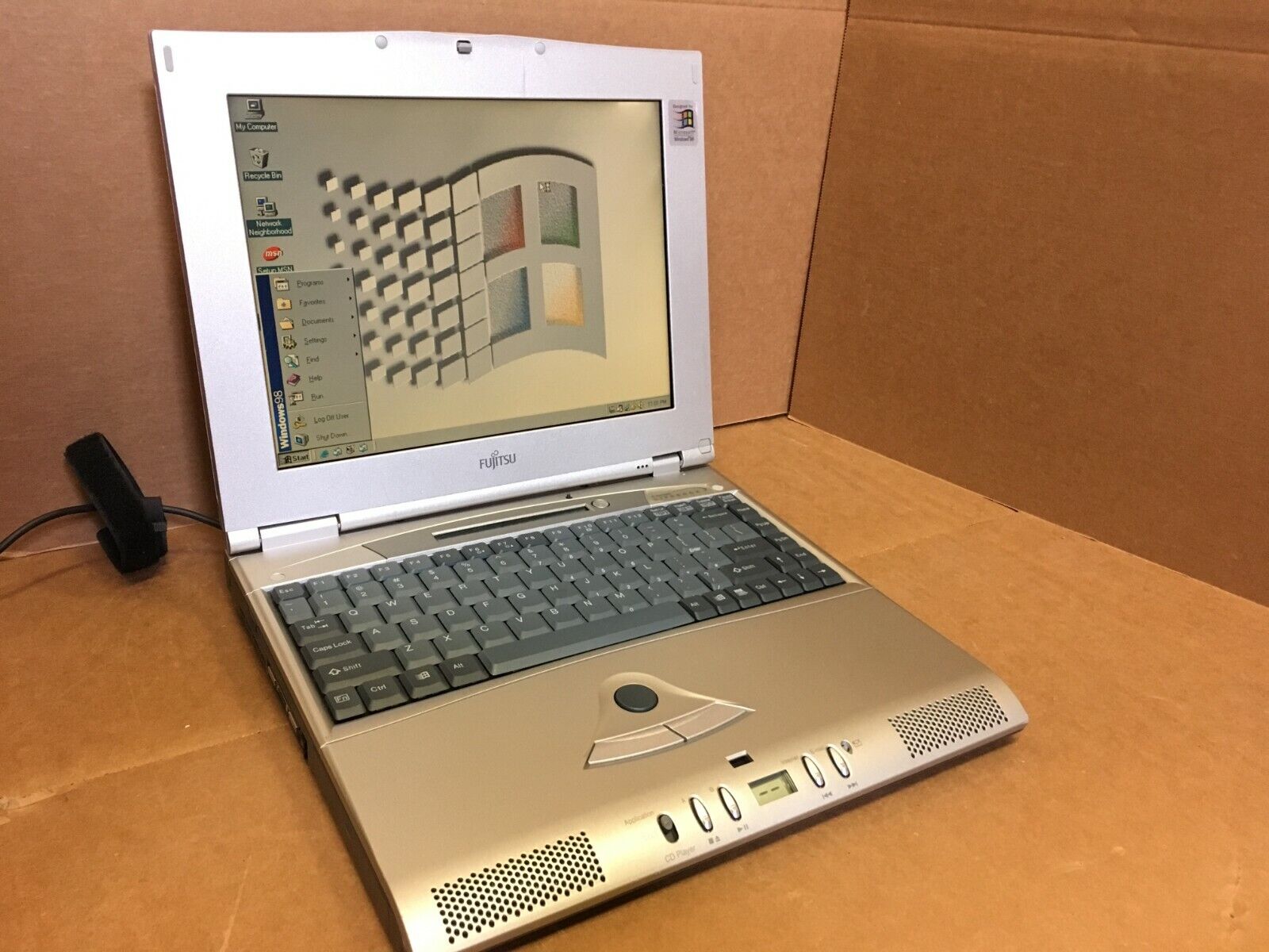 VINTAGE FUJITSU LIFEBOOK CP031883 Windows 98 FPC04020A VINTAGE FUJITSU LIFEBOOK CP031883 Windows 98 FPC04020A