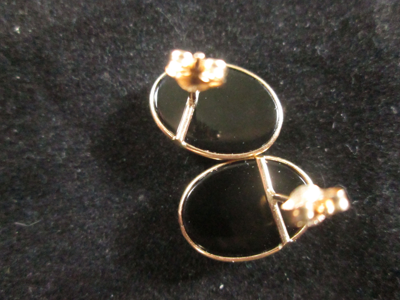 VINTAGE 14K YELLOW GOLD AND ONYX EARRINGS AND PENDENT SET
