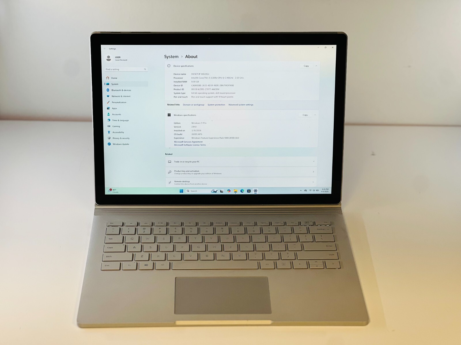 Microsoft Surface Book - i5-6300U 2.40GHz - 8GB RAM - 256GB
