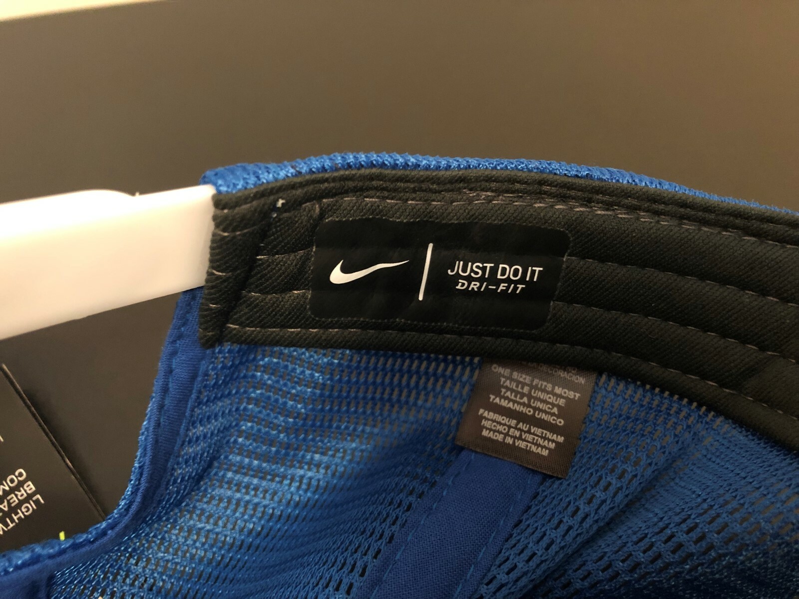 NEW Nike Golf Junior Youth Aerobill Dri-fit Mouisture Wicking Snap Back Hat NWT