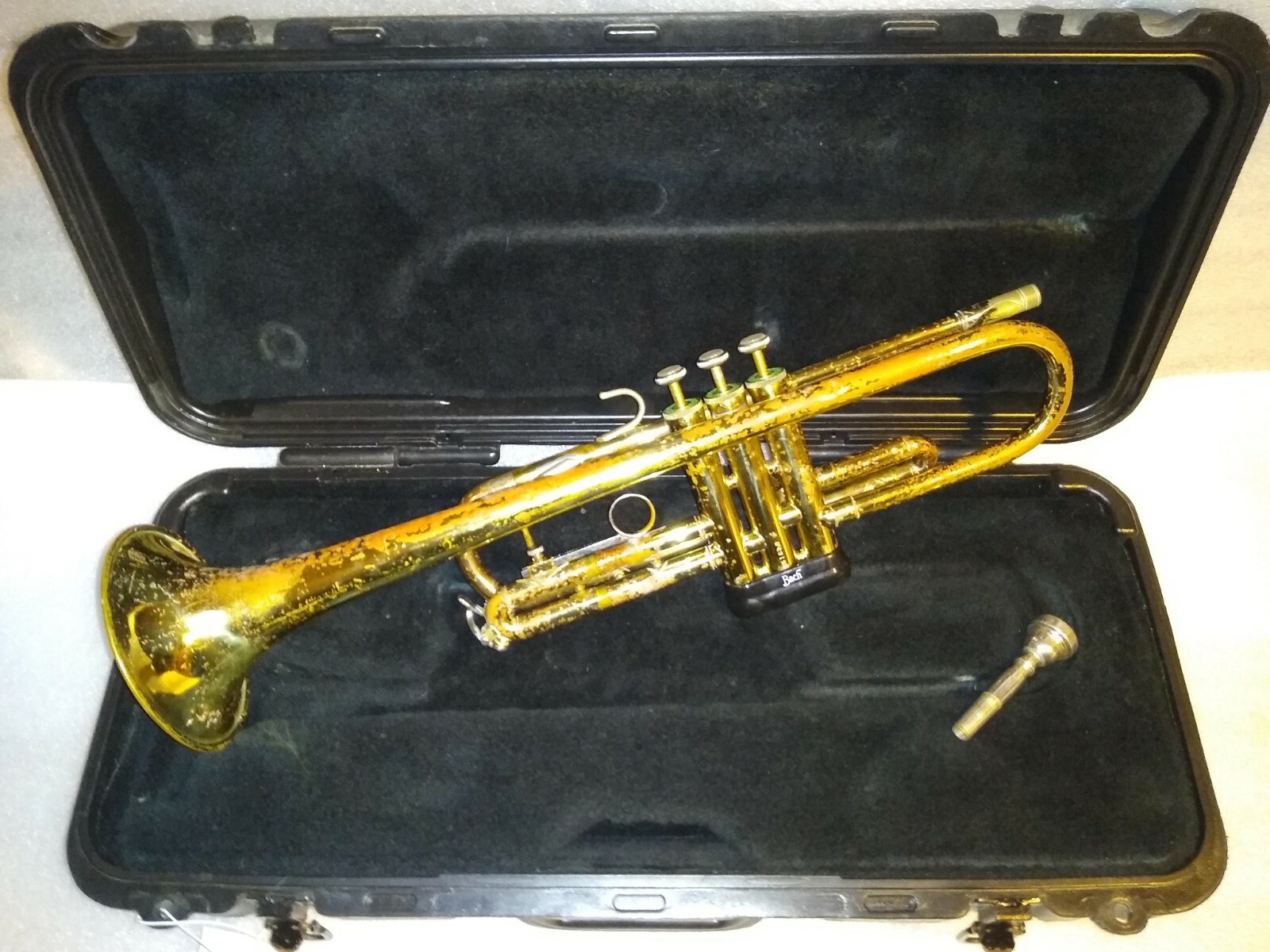 Bach TR300 Trumpet w/ Case and Bach 7C Mouthpiece, USA Bach TR300 Trumpet w/ Case and Bach 7C Mouthpiece, USA