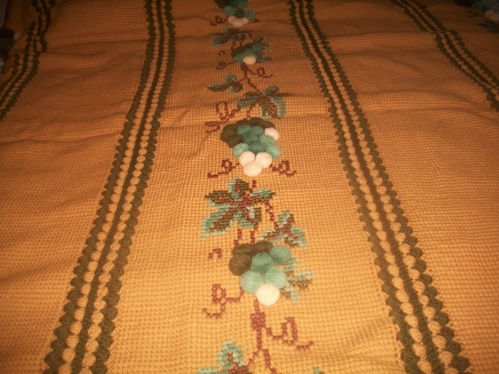 VTG HANDMADE KNITTED BED TOPPER ELABORATE W/3-D POMPOM DESIGN/ 6