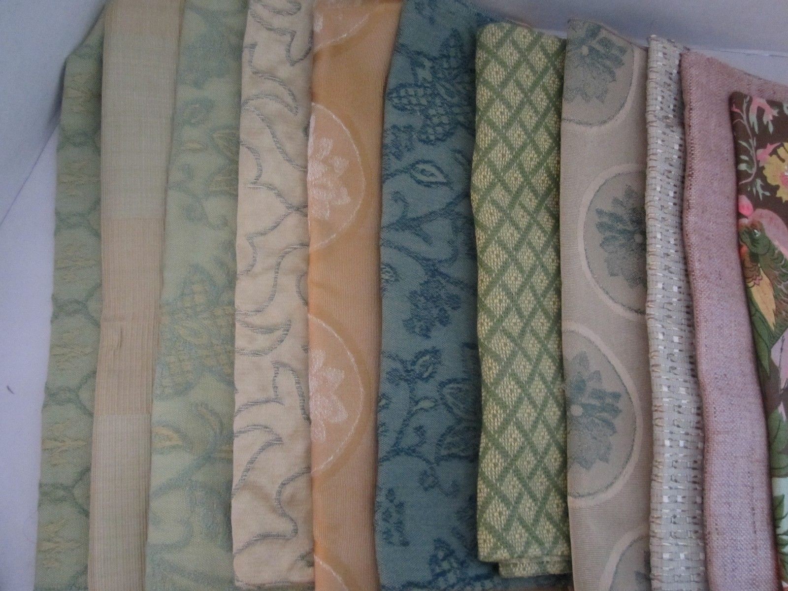 Fat quarter quilt craft fabric upholstery. Robert Allen. 26