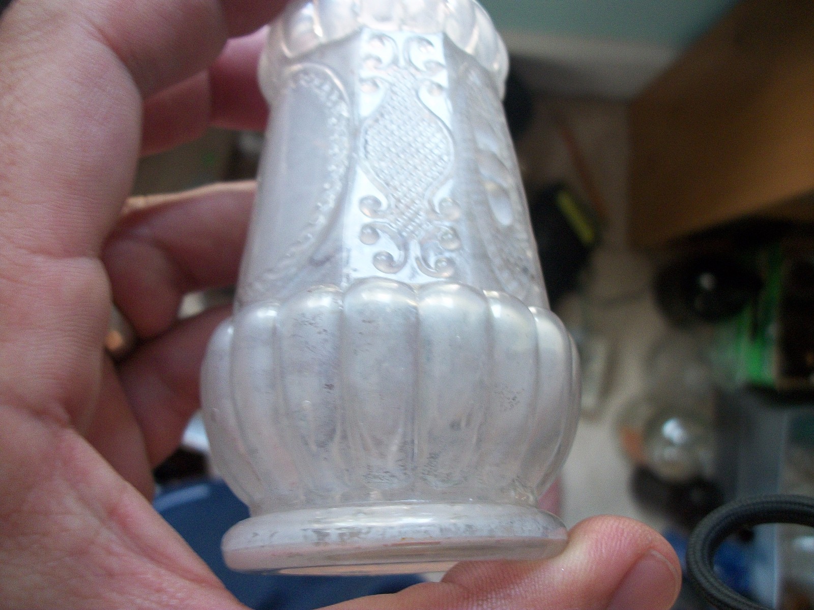 VERY ORNATE HAND BLOWN PERFUME BOTTLE FANCY DESIGN NEAT MOTIF ON PANELS 1890S