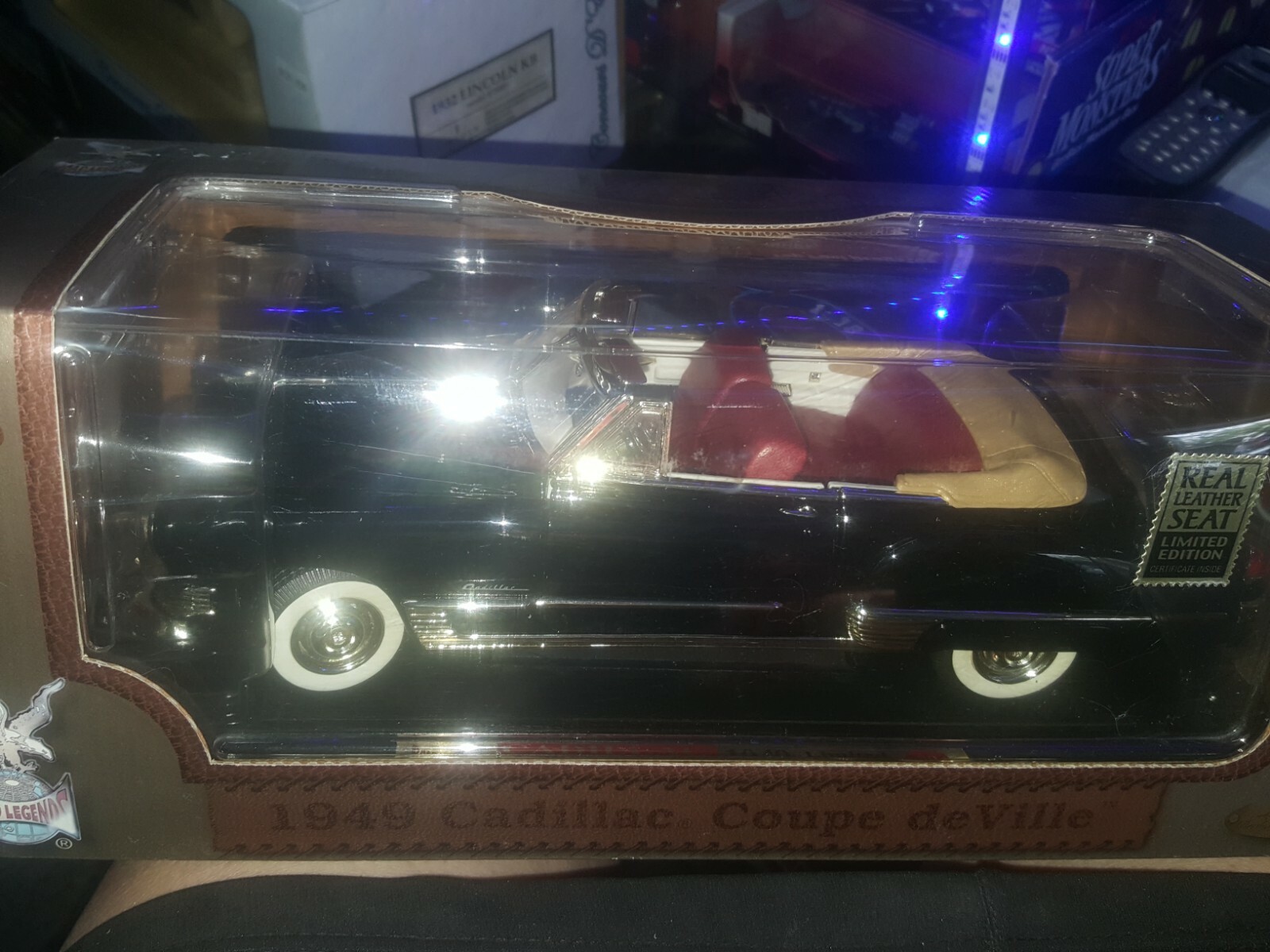 ミニカー Cadillac 1949 Coupe de Ville 1:18 1949 Cadillac Coupe DeVille 1:18-Scale Diecast Car Featuring