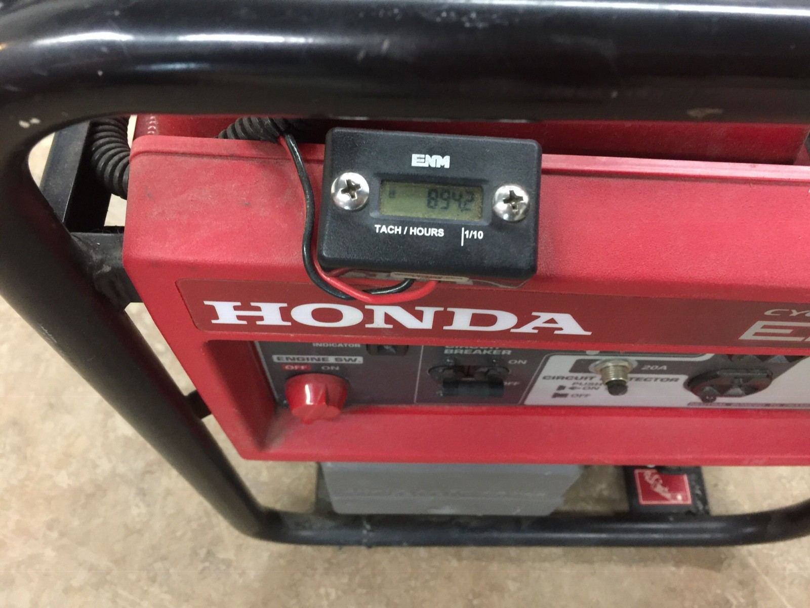 Honda EB3000c Portable 3000W 120v GFCI Generator with oil alert (894 hrs)