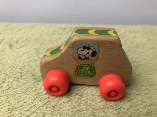 SNOOPY　Aviva 日本製　ショルダー　©️　ヴィンテージ　ウッドストック AVIVA Vintage 1965 Peanuts Snoopy Woodstock Diecast Car Hong