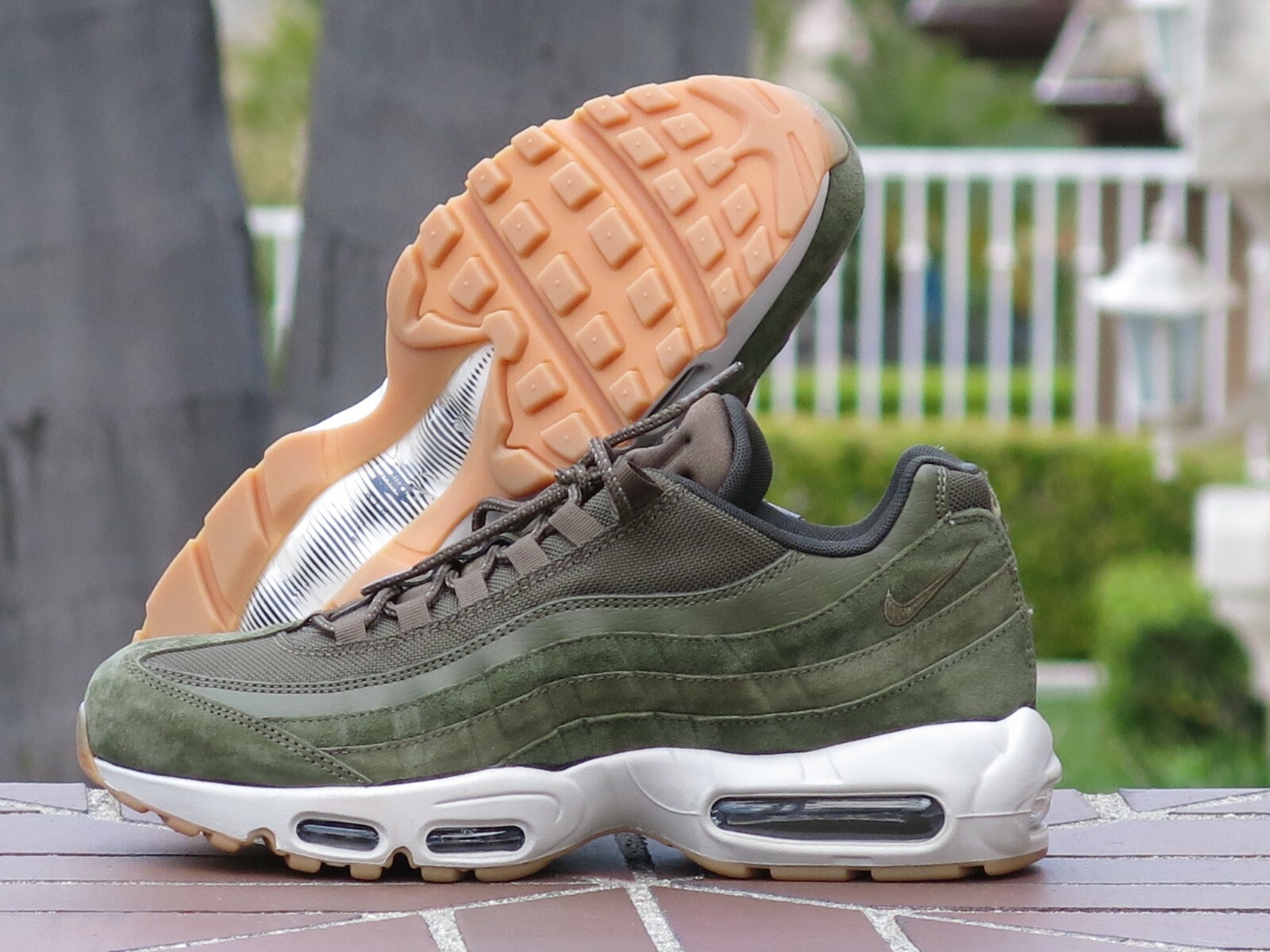 olive green air max 95