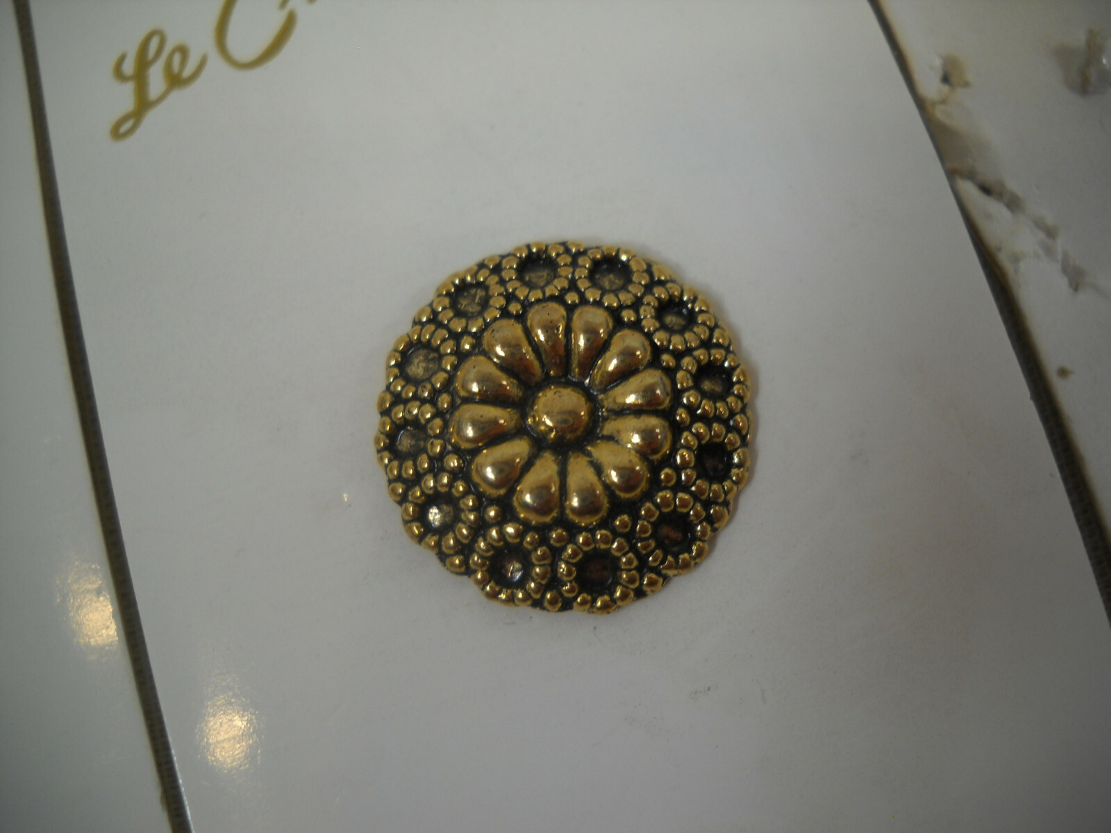 Lot Of 14 Assorted Carded Vintage Le Chic Gold Buttons Eagle Family Crest Flower