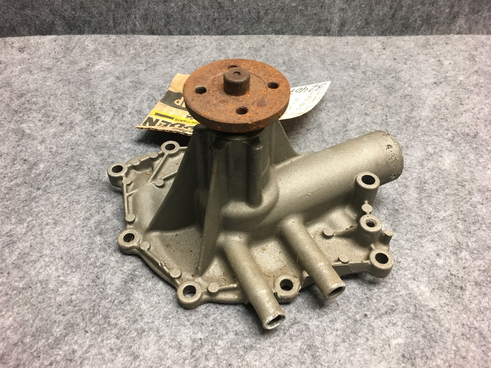 ぶんぶん 1964 Ford Mustang & Fairlane 289 Water Pump C40E-8505-A OEM