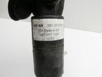Audi A4 8E B6 00-04 Waschwasserpumpe Waschpumpe Audi A4 8E B6 00-04 07.06.2002 3B7955681 3B0955681A 001017 gebraucht Vorschau 4