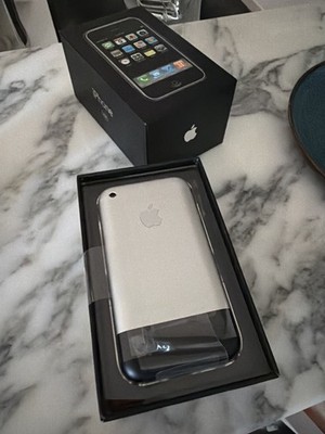 Old Stock Apple iPhone 2g 8gb 1st Generation Collector Piece 12