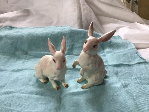 VTG PAIR LEFTON PORCELAIN WHITE & PINK EASTER BUNNIES H880
