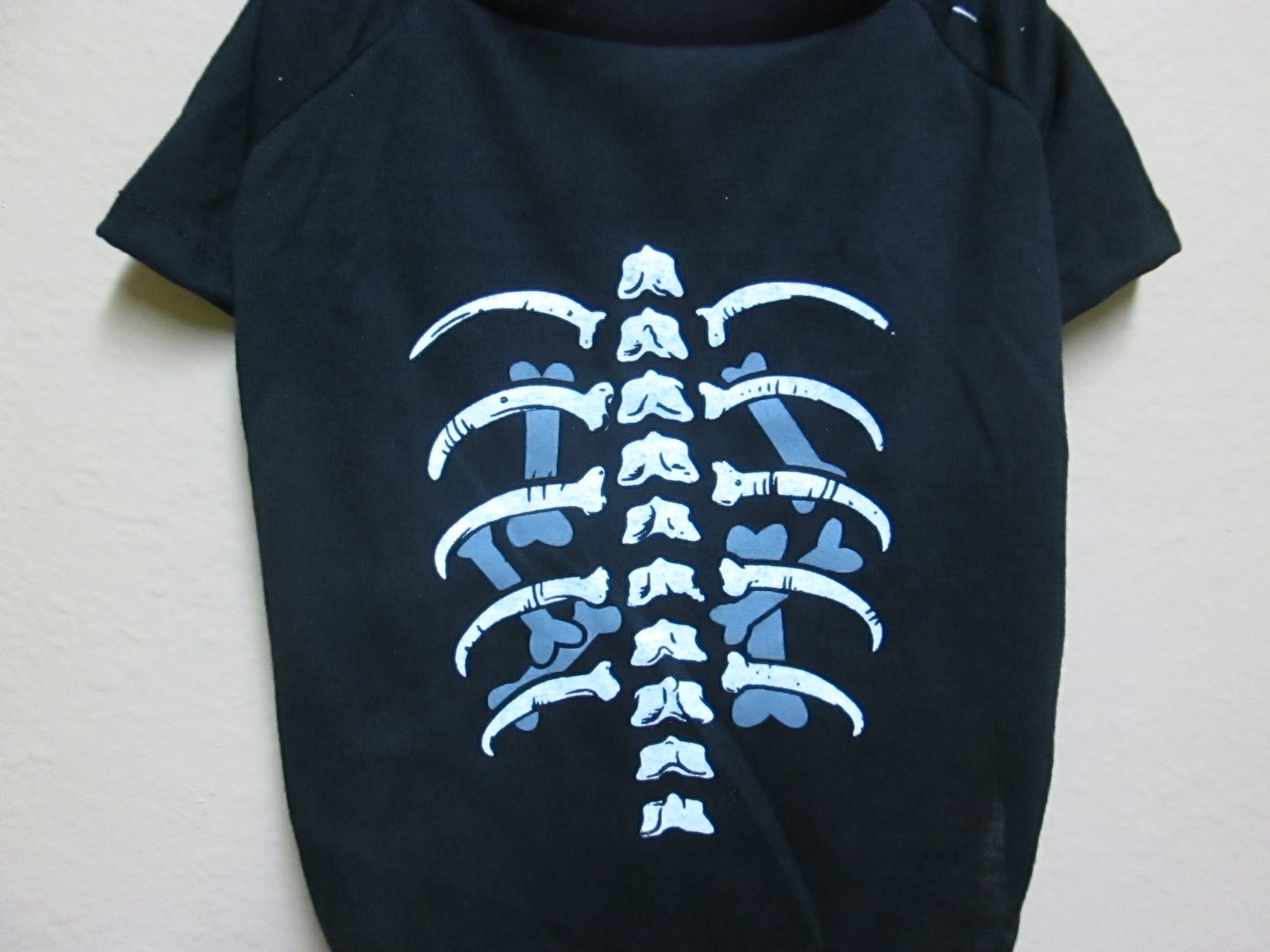 HALLOWEEN PET TEE MEDIUM DOG SIZE NWT RIB BONES DESIGN