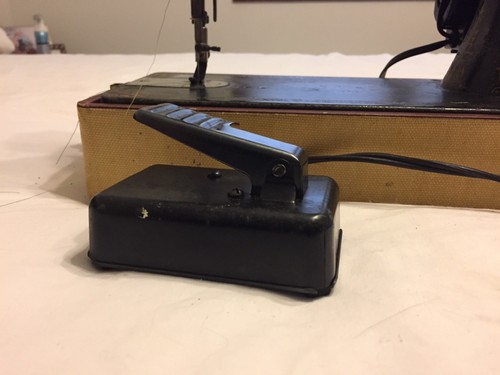 Vintage Antique 1910 Electric Singer Black Sewing Machine with Wooden Case