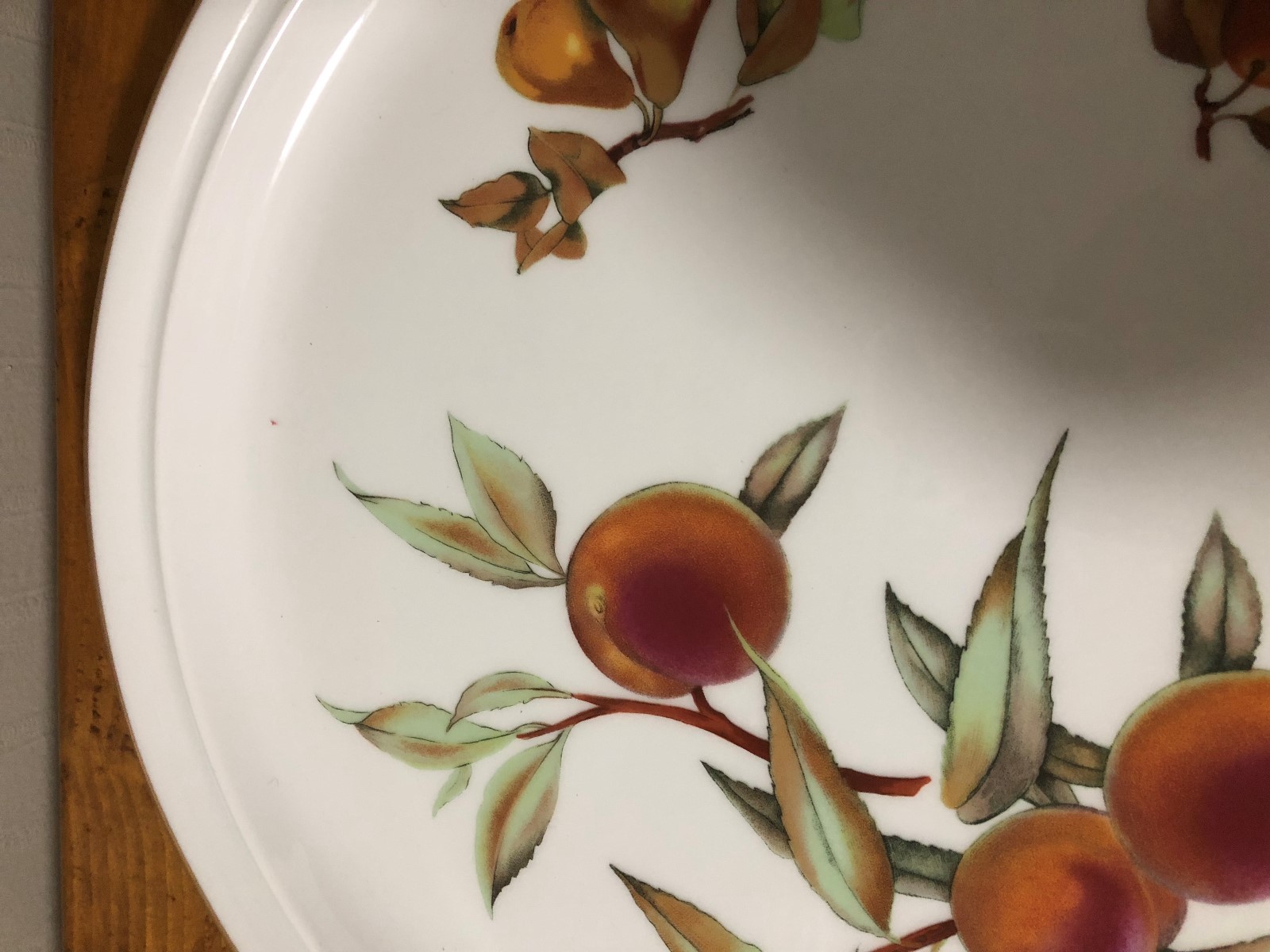 Royal Worcester Evesham Gold 13 1/2