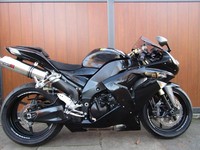KAWASAKI ZX 10 R. LOVELY LOOKING.. BIKE .EXTRAS,OHLINS DAMPER,SUEDE SEAT.EXHAUST
