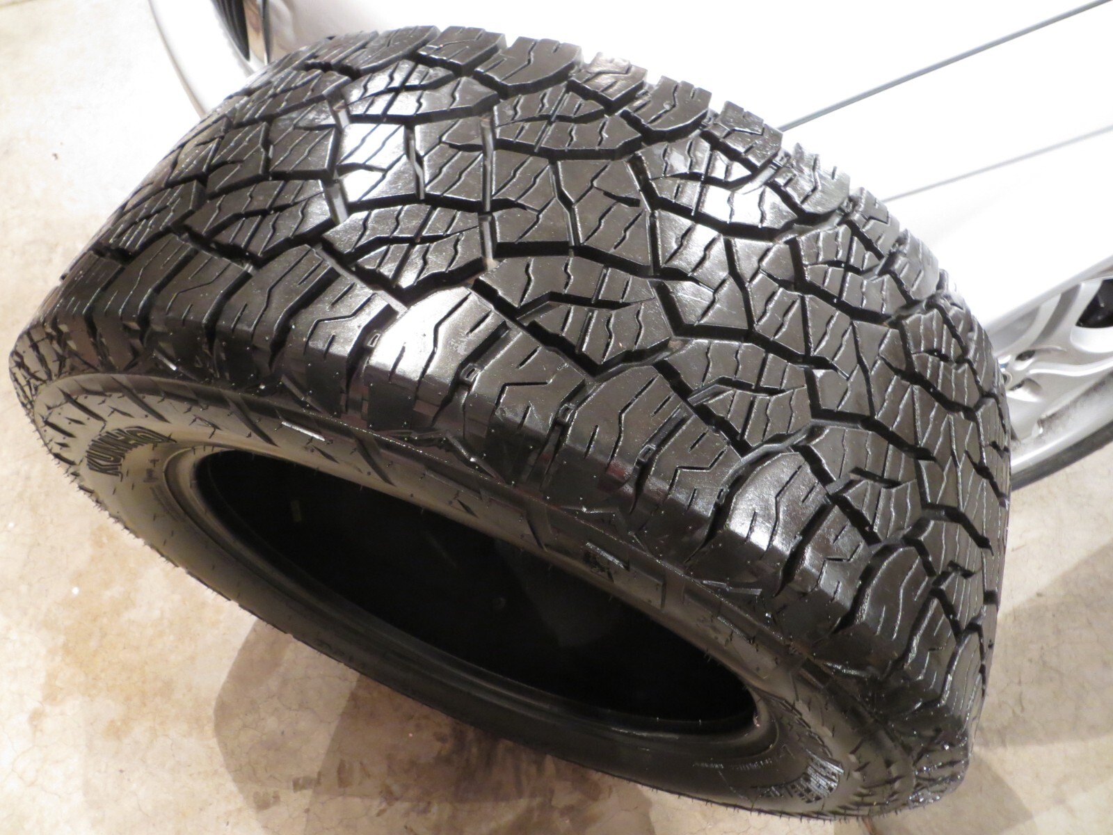 虎50 Amazon.com: Kumho Road Venture AT52 All-Terrain Tire - 35X12