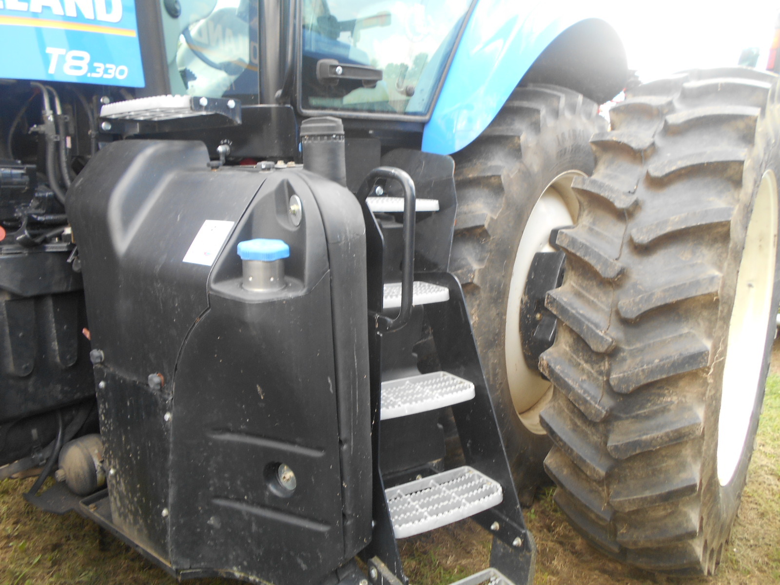 NEW HOLLAND T8.330 TRACTOR // FWD // 18 SPEED POWERSHIFT // SN=ZCRC04271