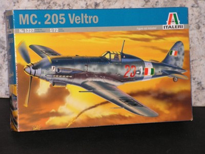 ITALERI 12271/72 WW2 ITALIAN AIR FORCE MC.205 VELTRO FIGHTER OPEN/FSI